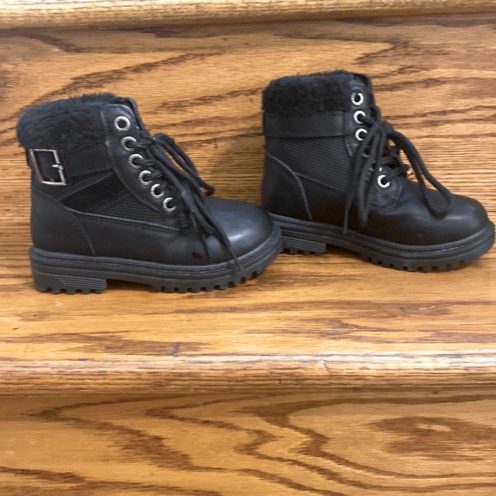 🥾 boots size 8
